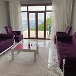 Kocaeli'nde Koerfez Manzarali Dogayla Basbasa Tatil 别墅