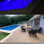 Kocaeli'nde Koerfez Manzarali Dogayla Basbasa Tatil 别墅