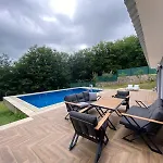 Kocaeli'nde Koerfez Manzarali Dogayla Basbasa Tatil 别墅