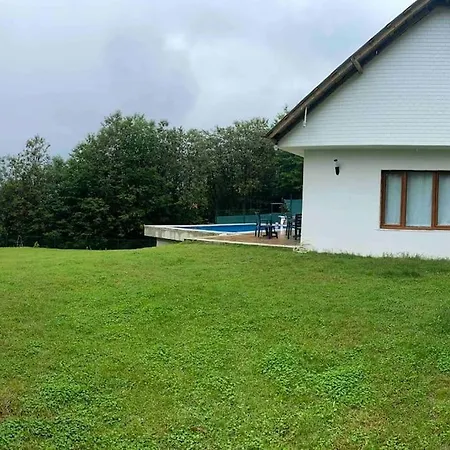 Kocaeli'nde Koerfez Manzarali Dogayla Basbasa Tatil