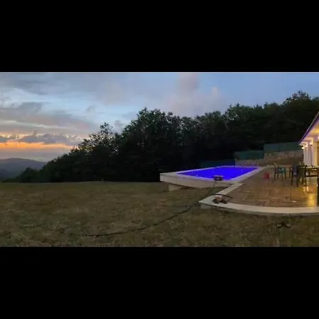 Villa Kocaeli'nde Koerfez Manzarali Dogayla Basbasa Tatil