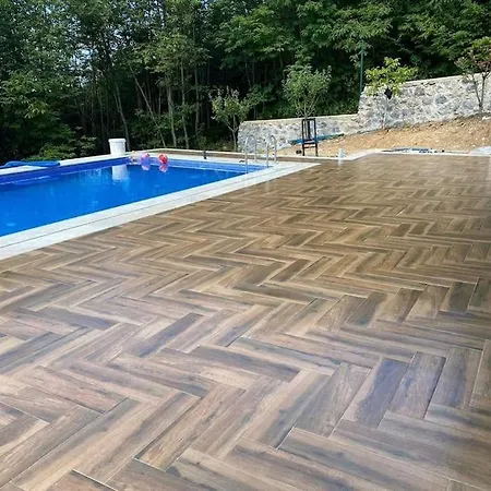 Kocaeli'nde Koerfez Manzarali Dogayla Basbasa Tatil * Коджаэли