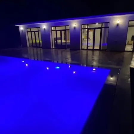 Kocaeli'nde Koerfez Manzarali Dogayla Basbasa Tatil *