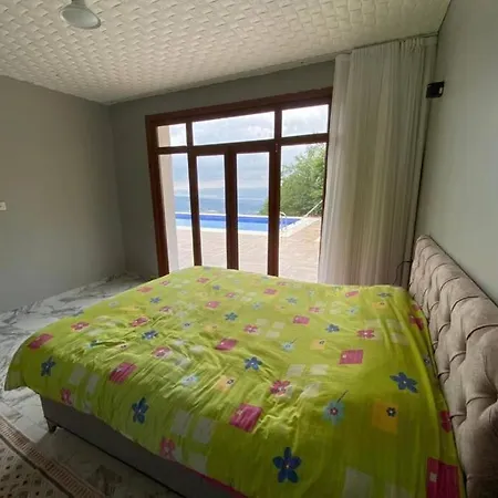 Kocaeli'nde Koerfez Manzarali Dogayla Basbasa Tatil * كوجايِلِ