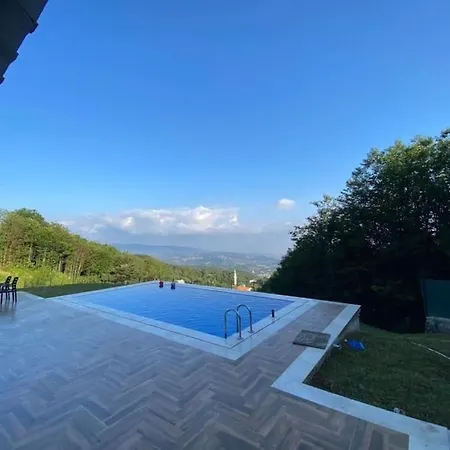 Kocaeli'nde Koerfez Manzarali Dogayla Basbasa Tatil * Коджаэли