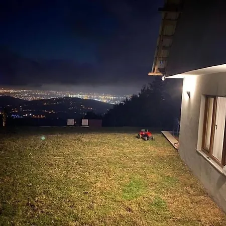 فيلة Kocaeli'nde Koerfez Manzarali Dogayla Basbasa Tatil *