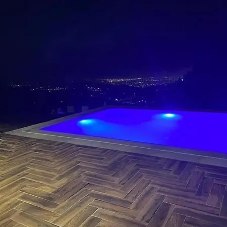 Kocaeli'nde Koerfez Manzarali Dogayla Basbasa Tatil * Коджаэли