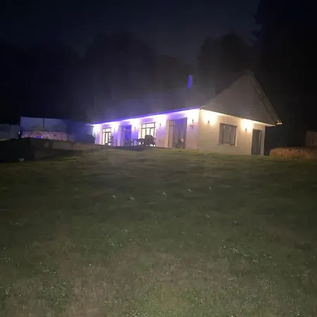 Kocaeli'nde Koerfez Manzarali Dogayla Basbasa Tatil Villa Kocaeli