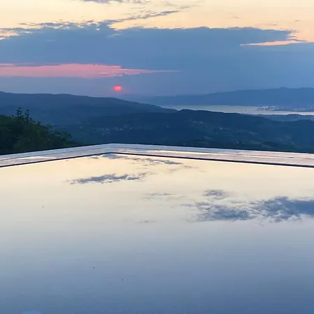 فيلة Kocaeli'nde Koerfez Manzarali Dogayla Basbasa Tatil