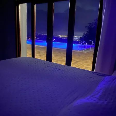 فيلة Kocaeli'nde Koerfez Manzarali Dogayla Basbasa Tatil *