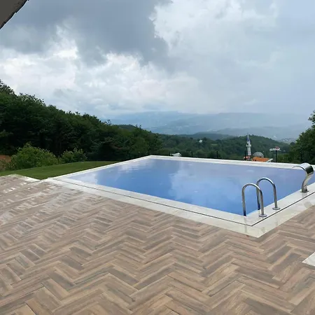 Kocaeli'nde Koerfez Manzarali Dogayla Basbasa Tatil Villa Kocaeli