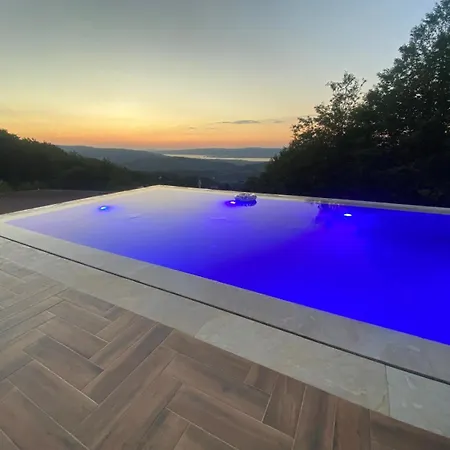 Kocaeli'nde Koerfez Manzarali Dogayla Basbasa Tatil *