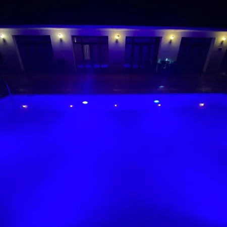 Kocaeli'nde Koerfez Manzarali Dogayla Basbasa Tatil Коджаэли