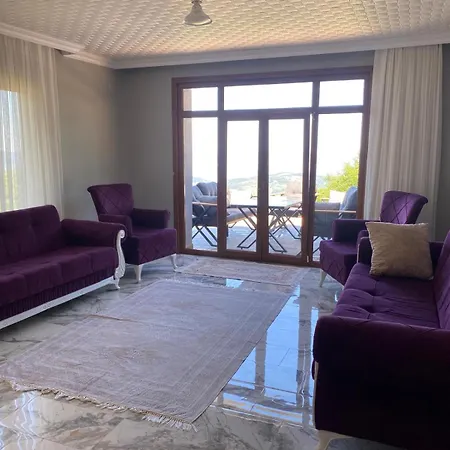 فيلة Kocaeli'nde Koerfez Manzarali Dogayla Basbasa Tatil